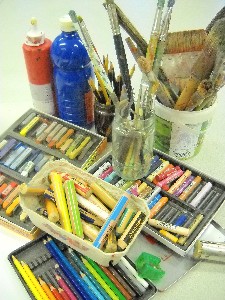 Kunsttherapeutisches Atelier in der Klinik für Psychosomatik und Psychotherapeutische Medizin des Diakonissenkrankenhauses Karlsruhe-Rüppurr